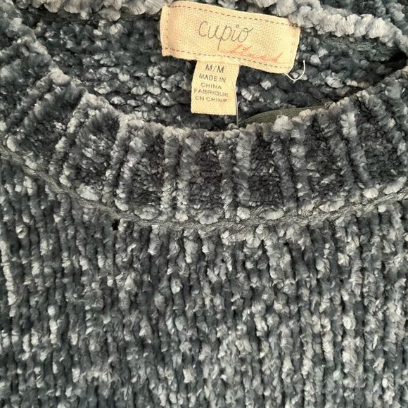 CUPIO || Woman’s Medium Blue Soft Warm Thick Sweater - Picture 4 of 4